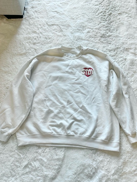 Stay Sweaters - White Crewneck Sweatshirt with Pink Heart Message